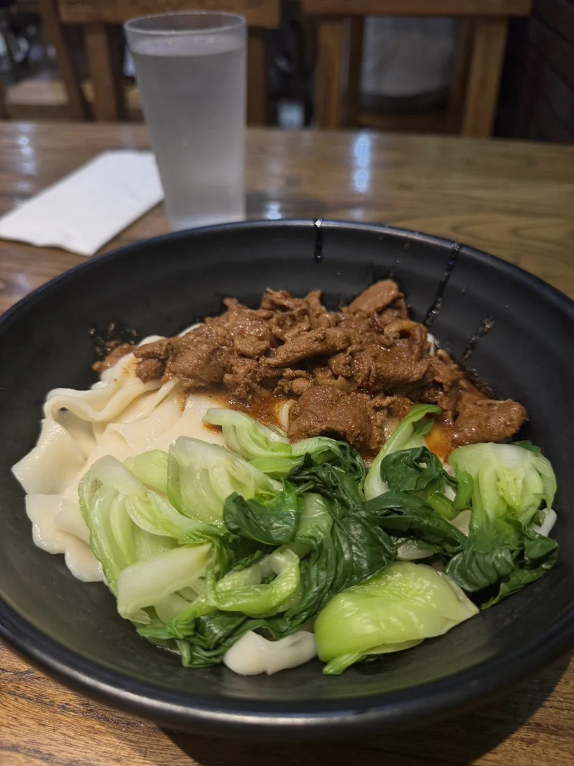 Garlic pork noodles